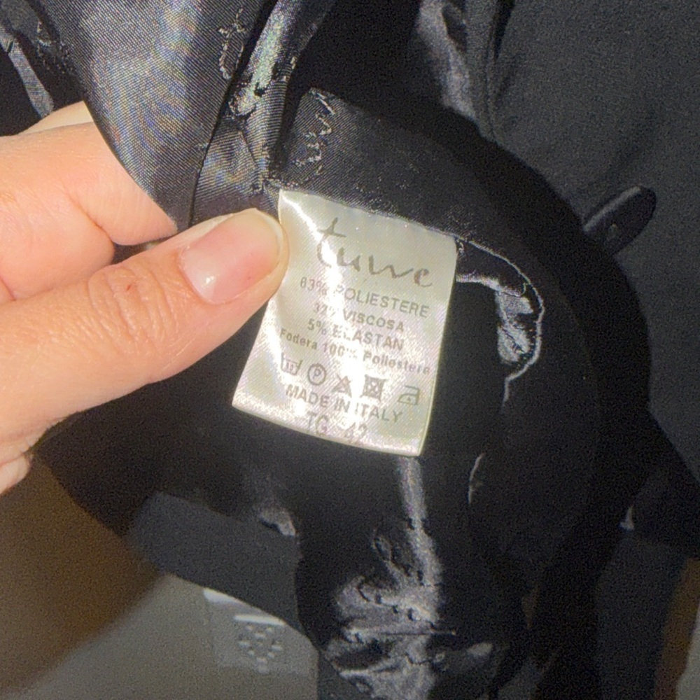 Tuwe Italia blazer suit jacket. Fits a medium/small - Picture 7 of 7